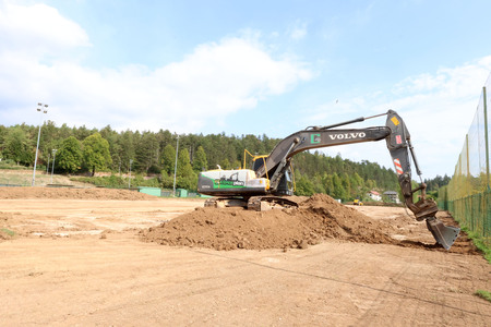 NOGOMETNO IGRIŠČE CERKNICA PRIPRAVA PODLOGE ZA UMETNO TRAVO 12 FOTO LJUBO VUKELIČ